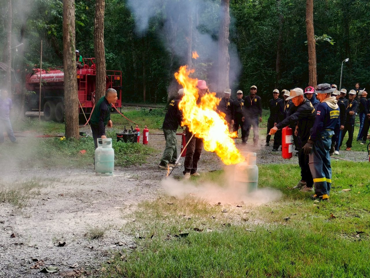 LINE_ALBUM_ทบทวน อปพร. 68_250813_443_397.jpg